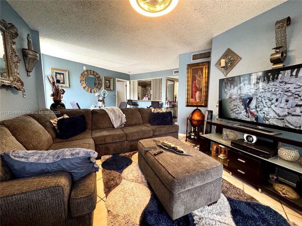 2+1 Condo — 7165 NW 186th St APT A211