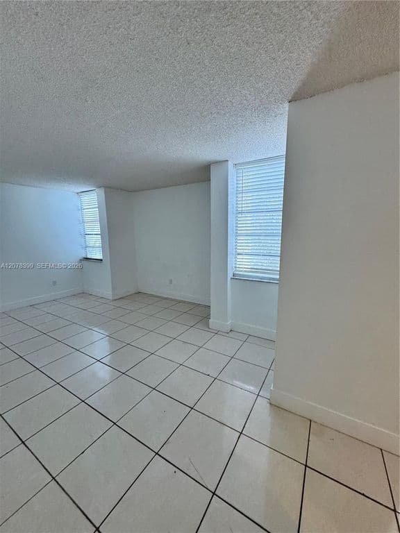 1-bedroom Condo — 12105 NE 6th Ave APT 304
