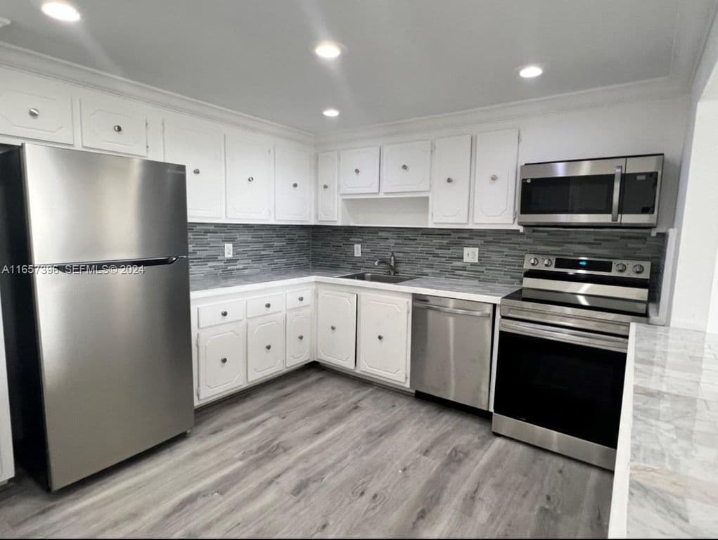 2+1 Condo — 13499 Biscayne Blvd APT 1205