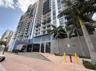 3+1 Condo — 5350 NW 84th Ave #1001, Doral, 33166