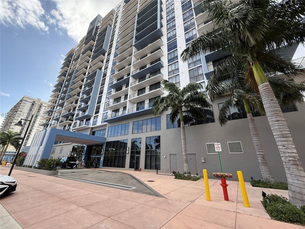 3+1 Condo — 5350 NW 84th Ave #1001
