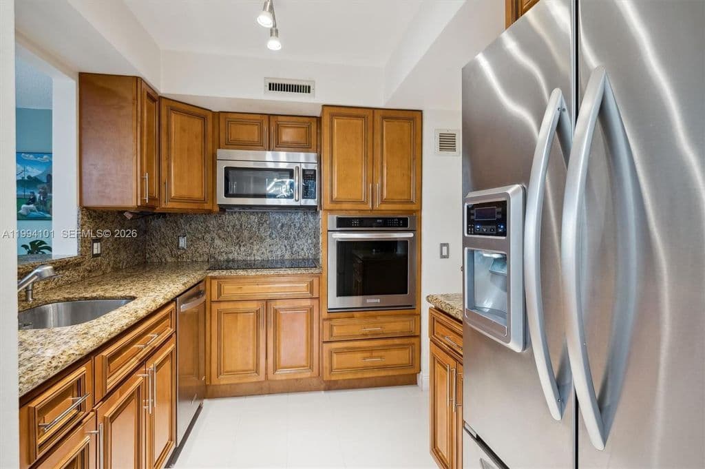 2+1 Condo — 3505 S Ocean Dr APT 201