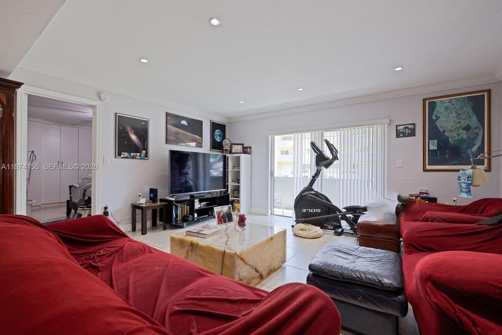 3+1 Condo — 7401 SW 82nd St APT 109S