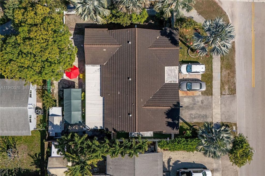 6-bedroom Single-Family Home — 20150 SW 89th Ct