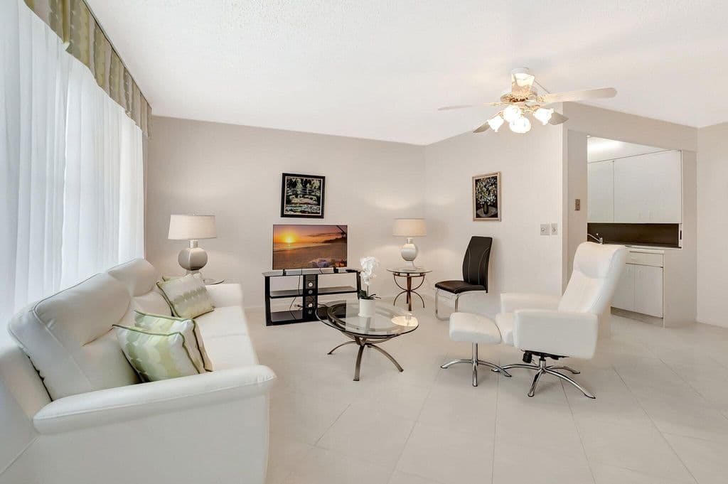 1-bedroom Condo — 2043 Cambridge C