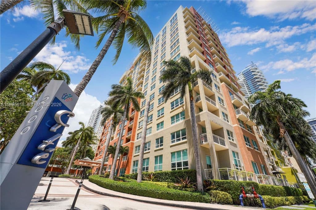 3-bedroom Condo — 2000 N Bayshore Dr APT 702