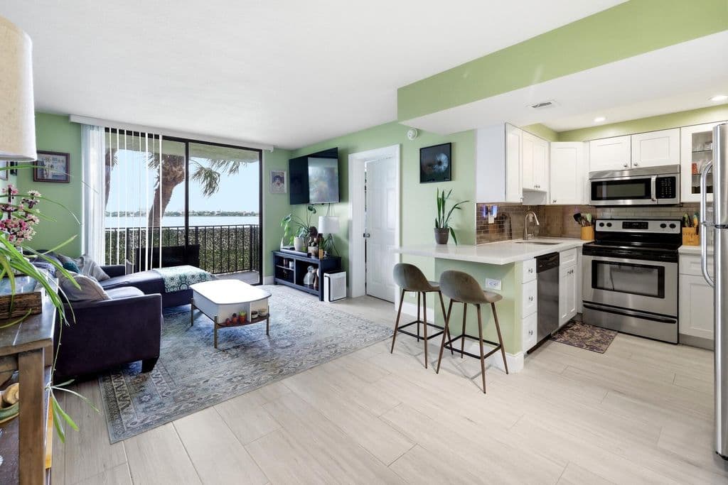 2+1 Condo — 760 EXECUTIVE CENTER Drive #24