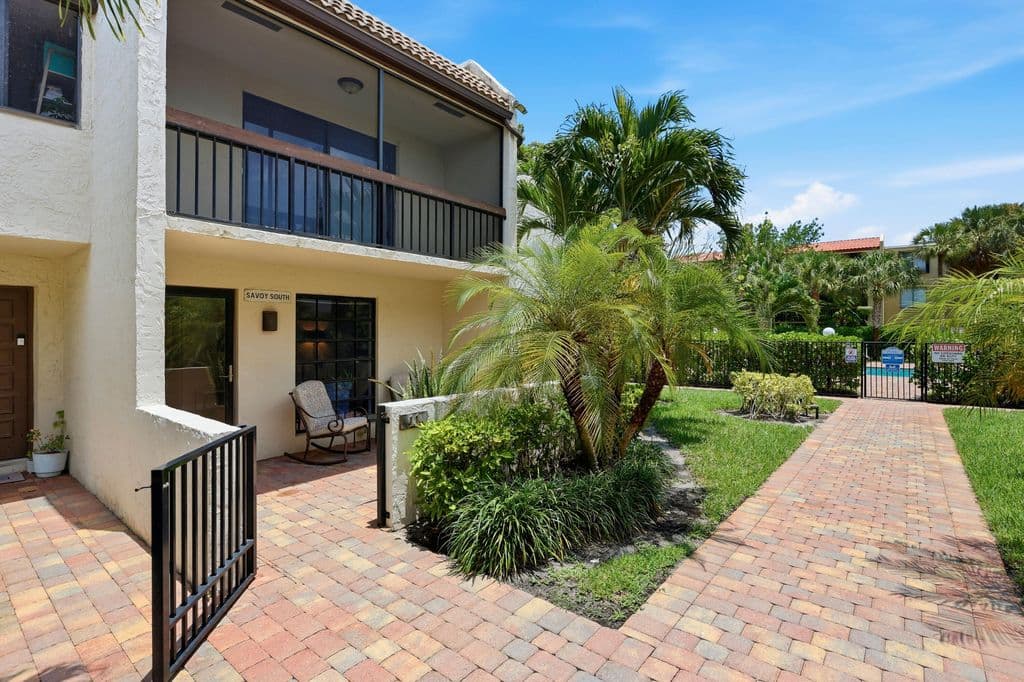 2+1 Condo — 721 SE 1st Way #C11
