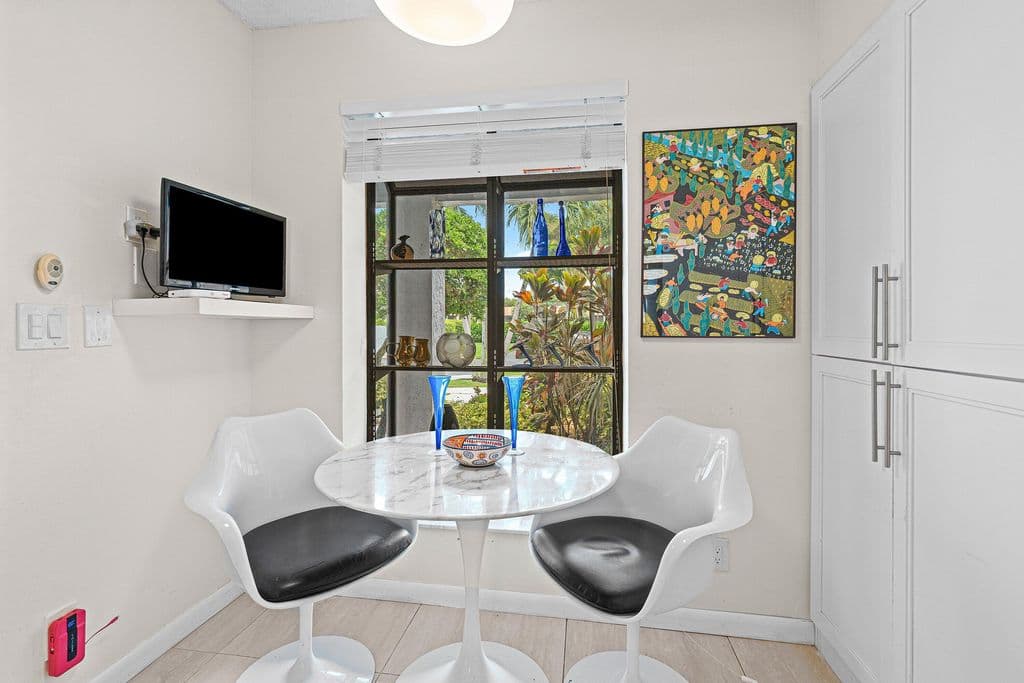 2-bedroom Condo — 5152 Golfview Court