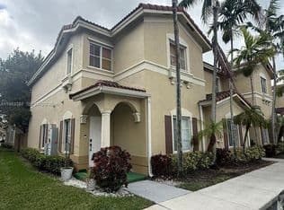 4-bedroom Townhouse — 10776 NW 83rd Ter Unit 1-19, Doral, 33178