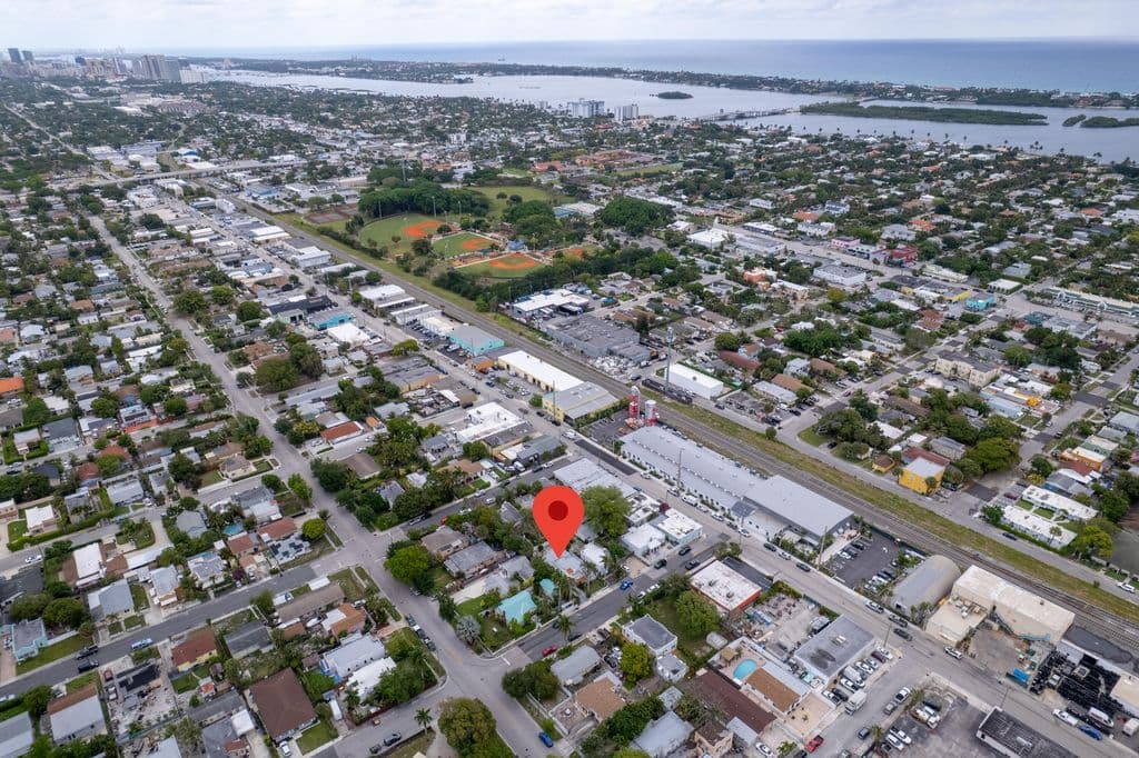 3+1 Müstakil ev — 625 Selkirk Street