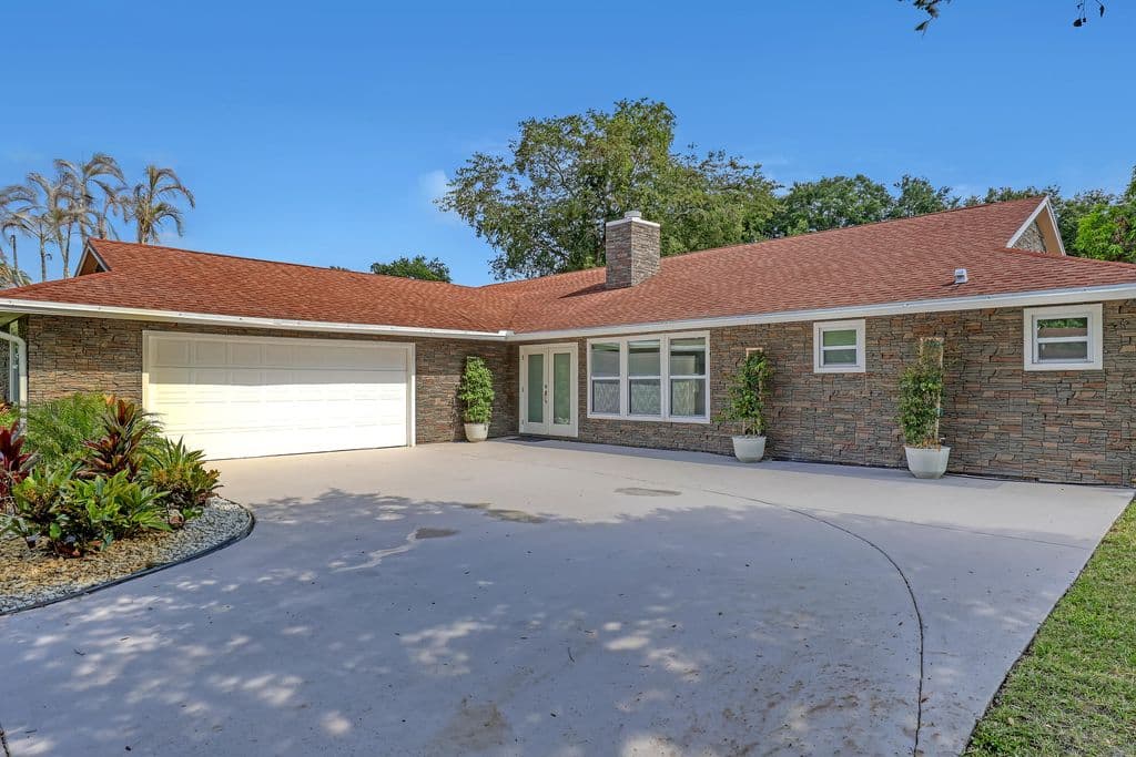 5-bedroom Single-Family Home — 6185 White Oak Court