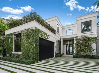8-bedroom Single-Family Home — 33 E Di Lido Dr, Miami Beach, 33139
