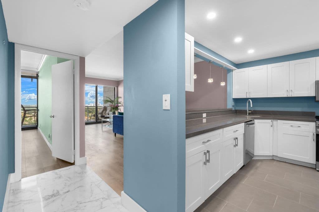 1+1 Condo — 1600 S Ocean Drive #PHC