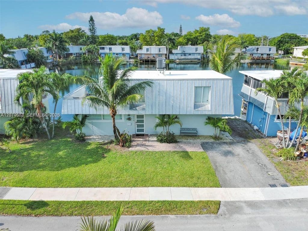 3+1 Müstakil ev — 1370 NE 40th Dr
