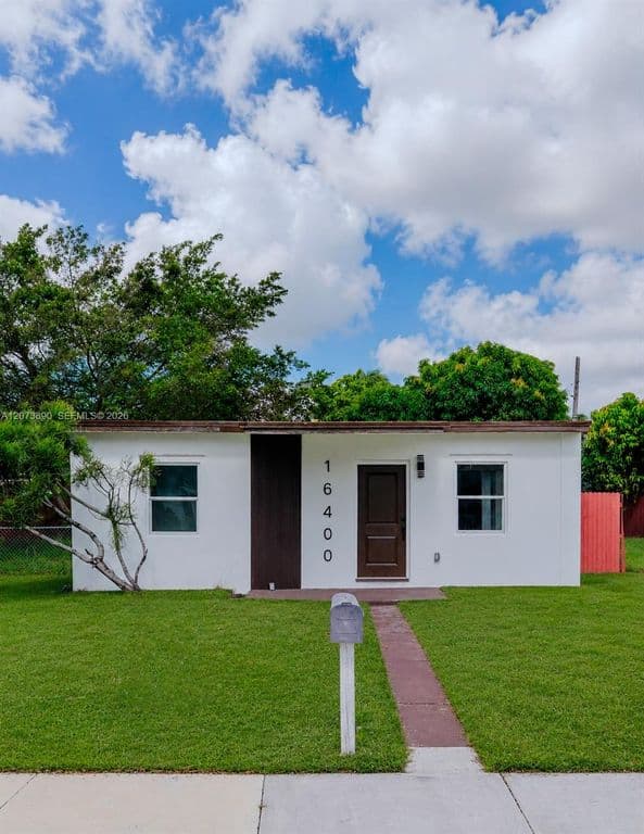 2+1 Müstakil ev — 16400 NW 23rd Ct