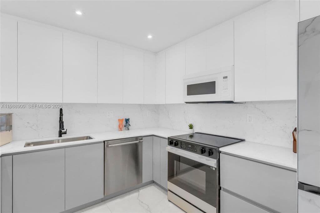 4+1 Condo — 20441 NE 30th Ave APT 424-9