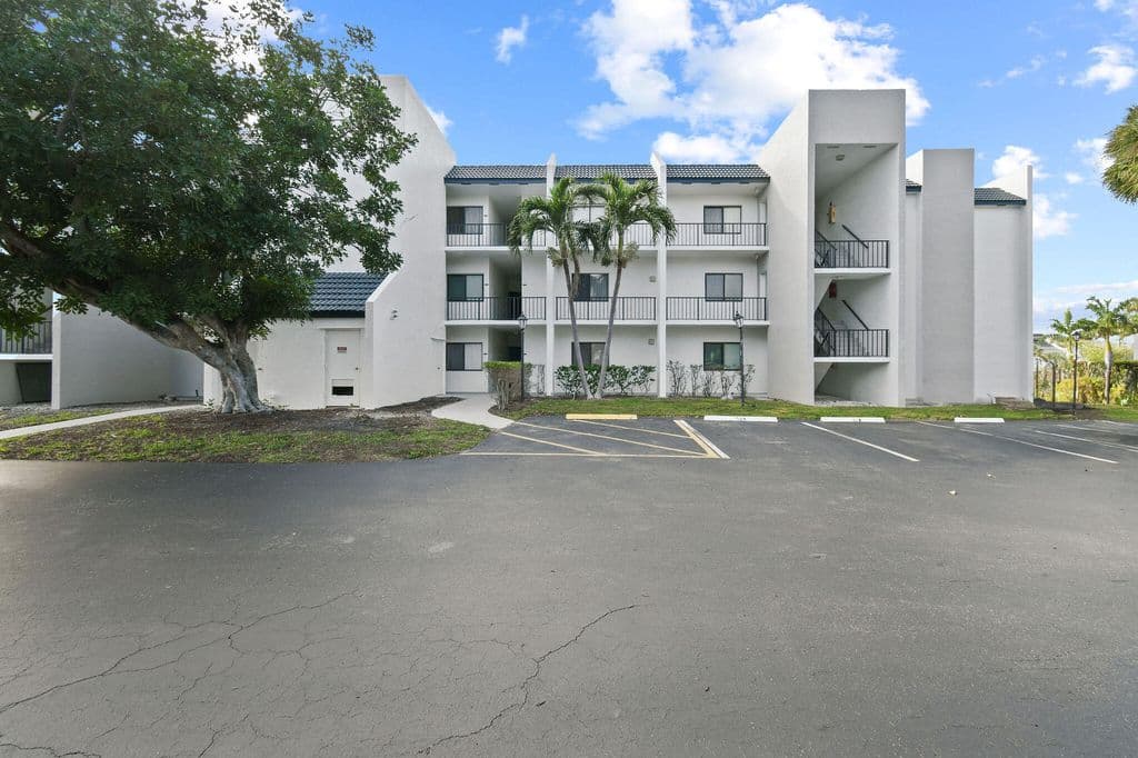 2+1 Condo — 1605 S Us Highway 1 #301v6