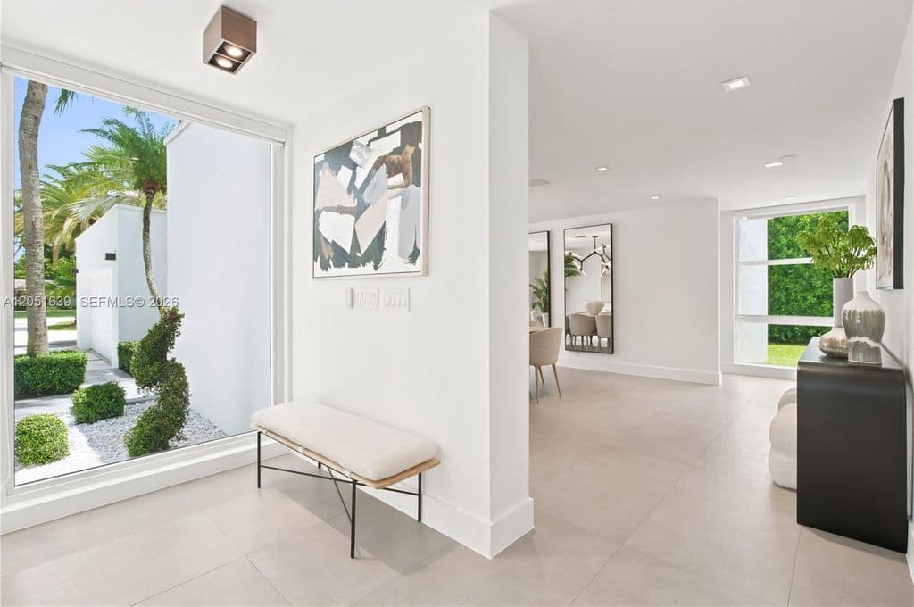 5-bedroom Single-Family Home — 10420 SW 64th St