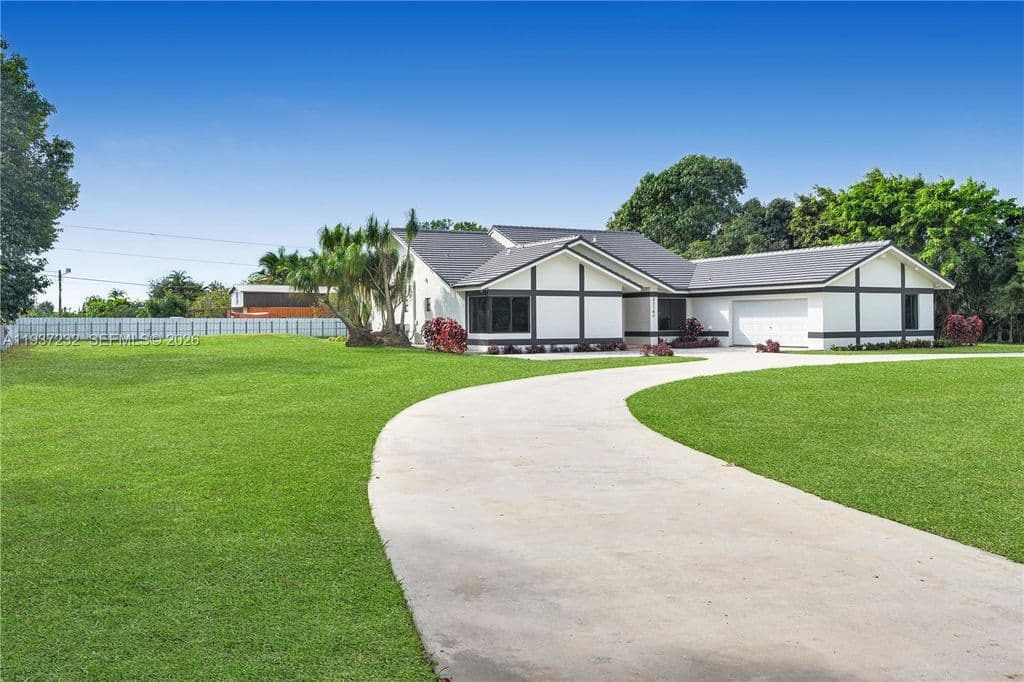 4+1 Müstakil ev — 21360 SW 236th St