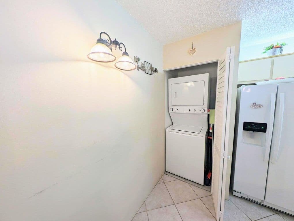2+1 Condo — 7515 S Oriole Boulevard #203