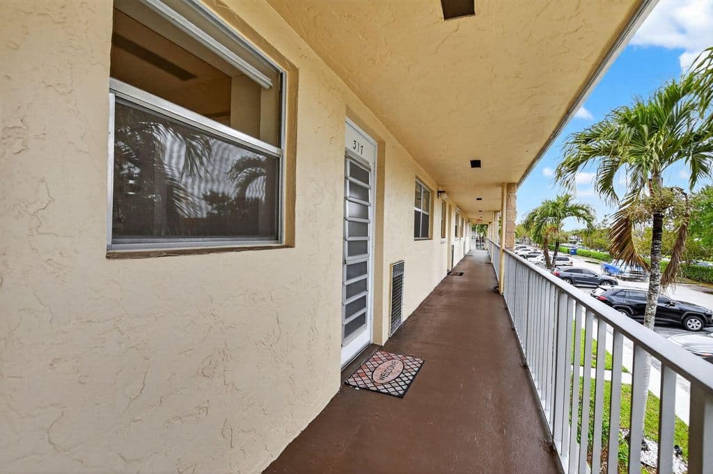 2-bedroom Condo — 9855 Sandalfoot Boulevard Apt 317