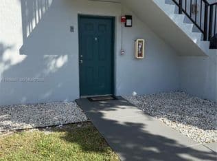 2-bedroom Condo — 7120 NW 179th St APT 105, Hialeah, 33015