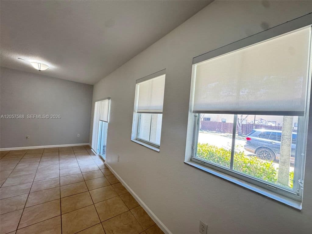 3-bedroom Condo — 11601 NW 89th St APT 106