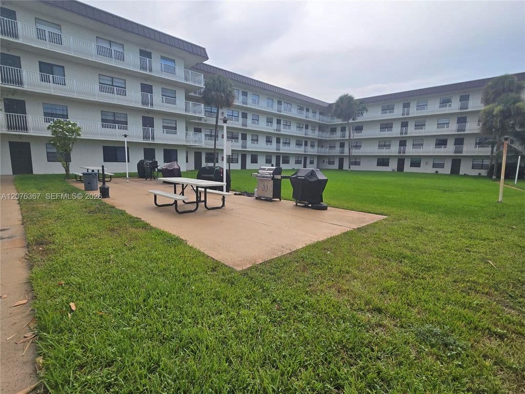 2-bedroom Condo — 500 NE 2nd St APT 417