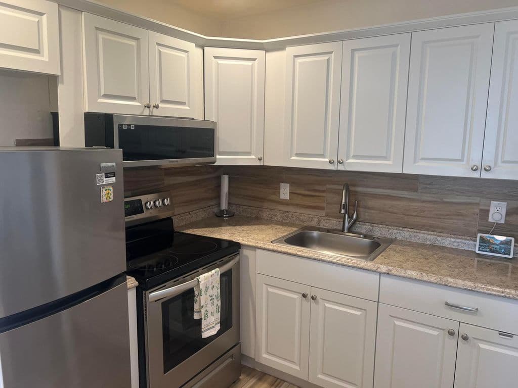 1-bedroom Condo — 79 Dorset B