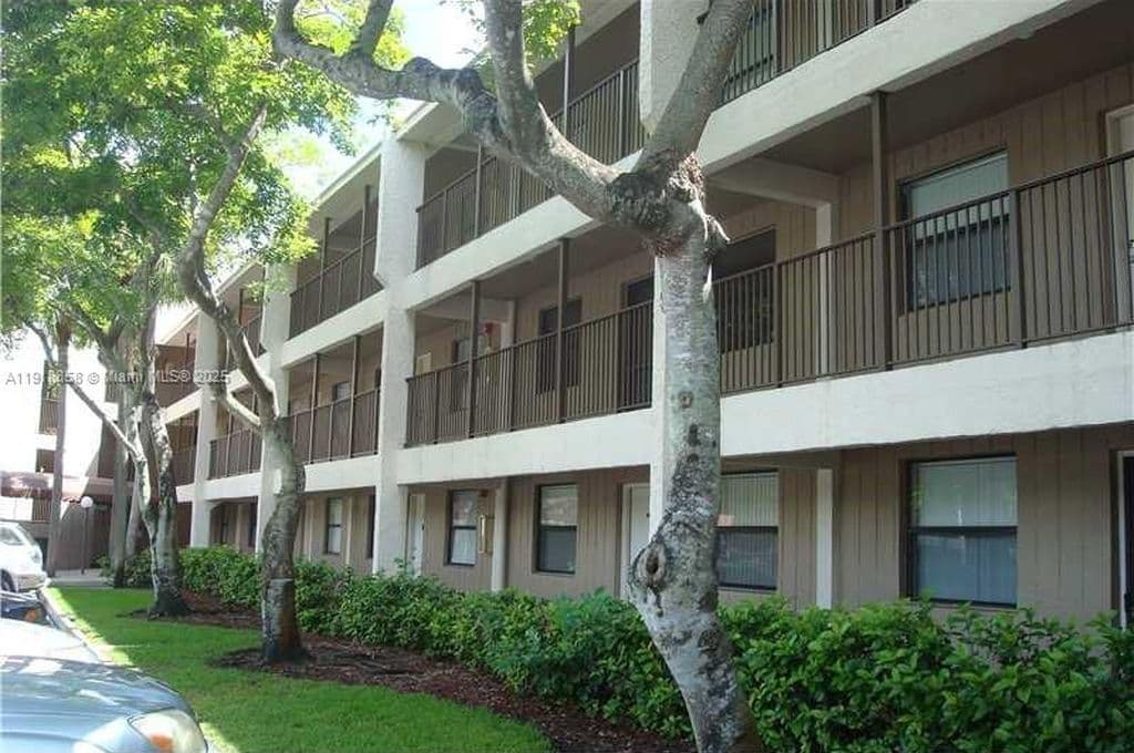 3+1 Condo — 8715 Shadow Wood Blvd #211