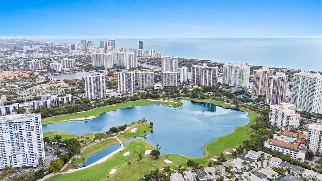 2+1 Condo — 3625 N Country Club Dr APT 402