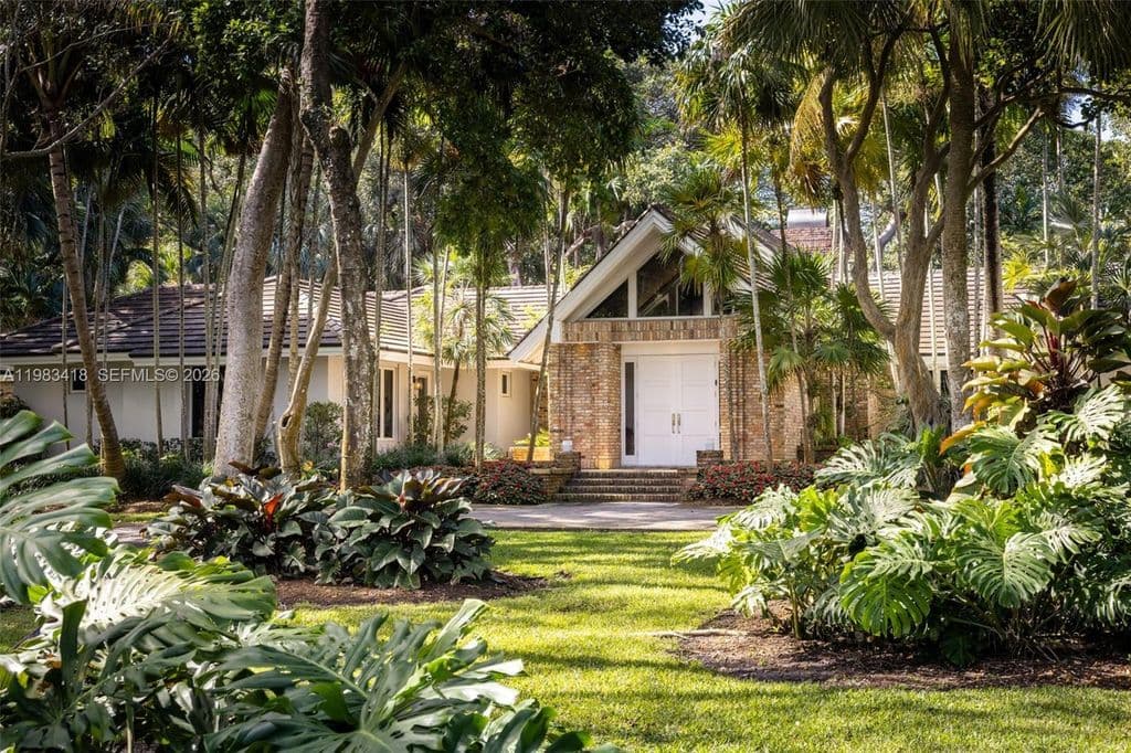 6-bedroom Single-Family Home — 9000 Arvida Dr