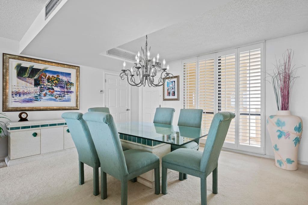 2+1 Condo — 134 Lakeshore Drive #814