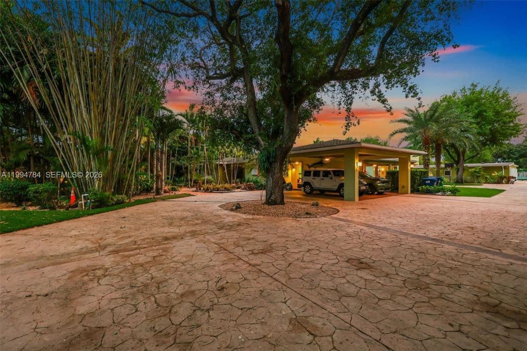 7-bedroom Single-Family Home — 9234 SW 112th St