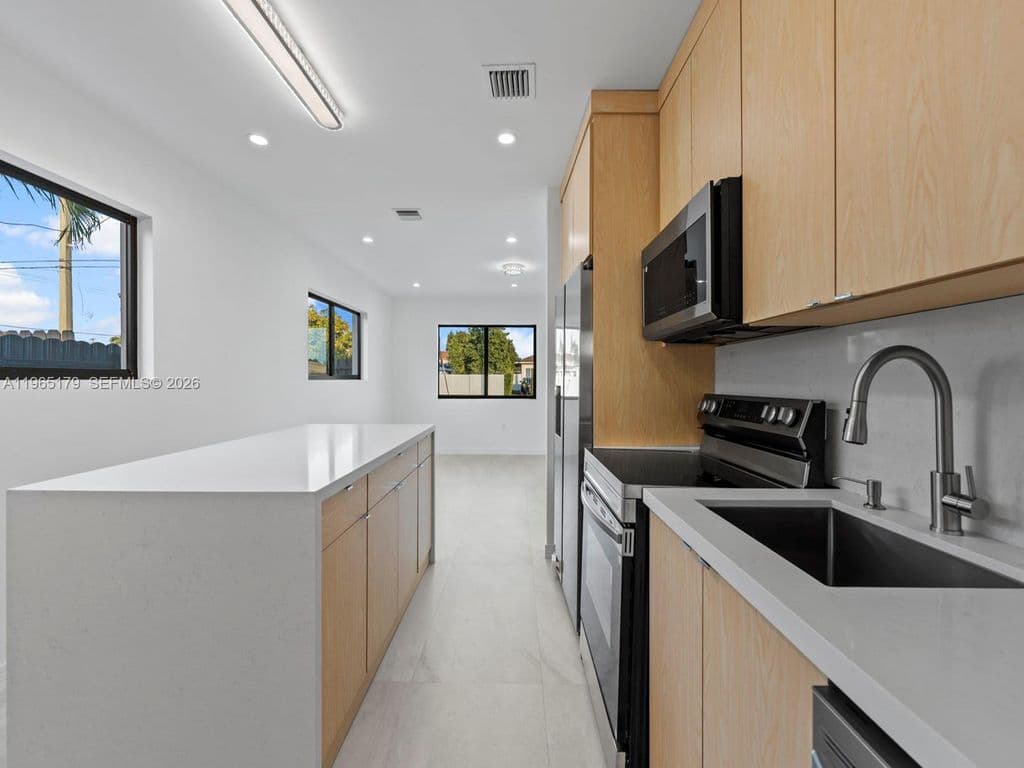 3-bedroom Single-Family Home — 3620 SW 92nd Ave