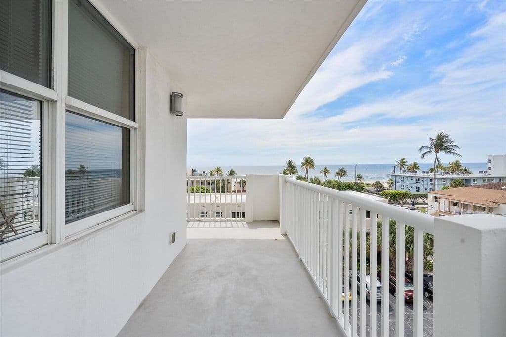 2+1 Condo — 1601 S Ocean Drive #506