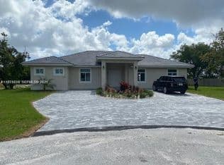 4-bedroom Single-Family Home — 27561 SW 162nd Ct, Homestead, 33031