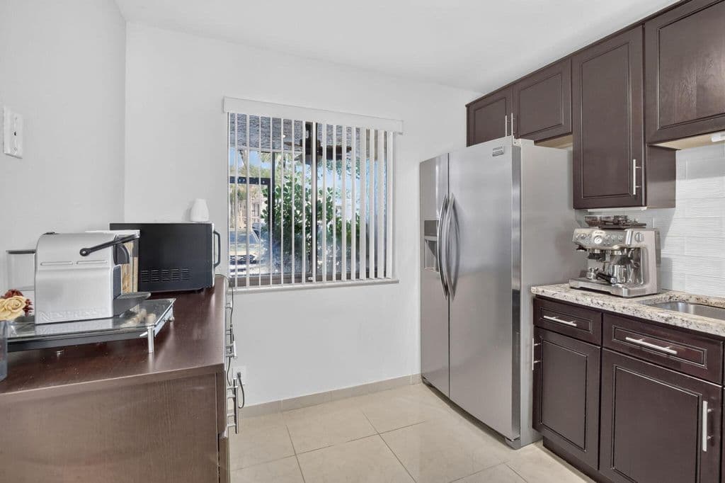 2-bedroom Condo — 410 Lakeview Drive #103