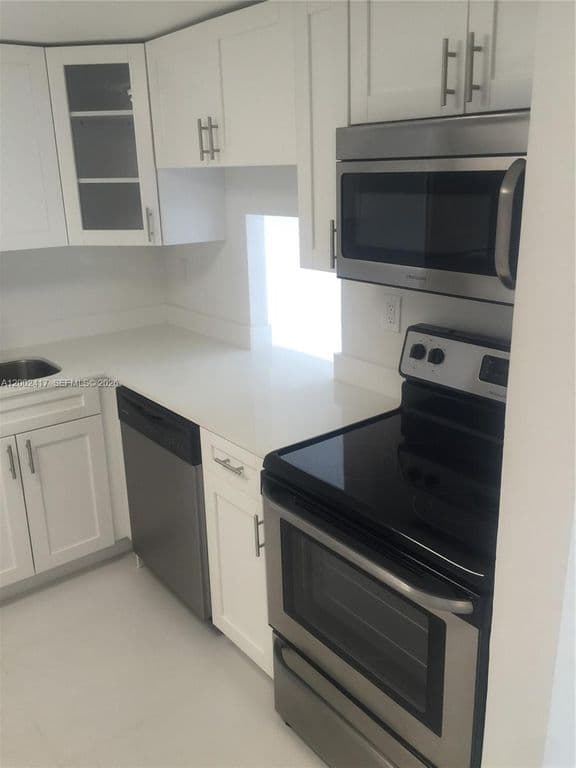 1+1 Condo — 6900 Bay Dr APT 5A