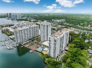 2+1 Condo — 2750 NE 183rd St APT 504, Aventura, 33160