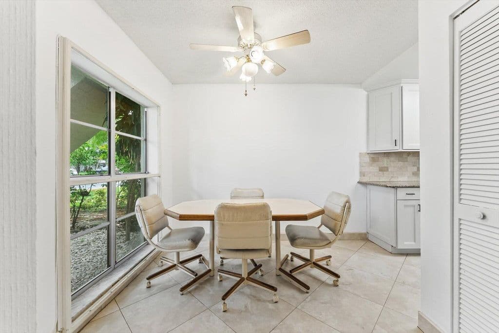 2+1 Condo — 5635 QUEEN PALM Court #D