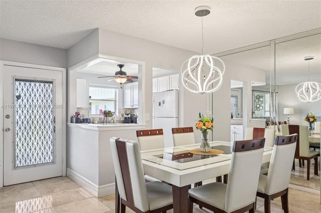 2+1 Condo — 804 SE 7th St APT 402