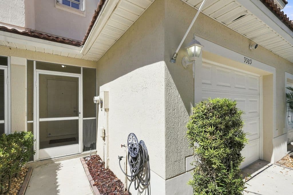 2+1 Mülk — 9989 PORTA LEONA Lane