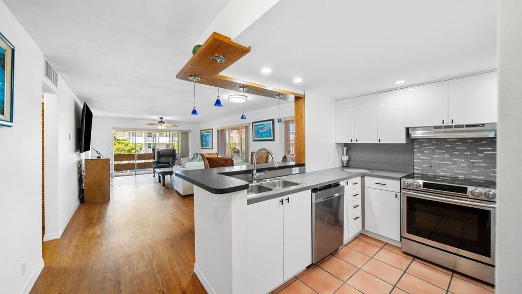 2+1 Condo — 1700 SE 15TH Street #302