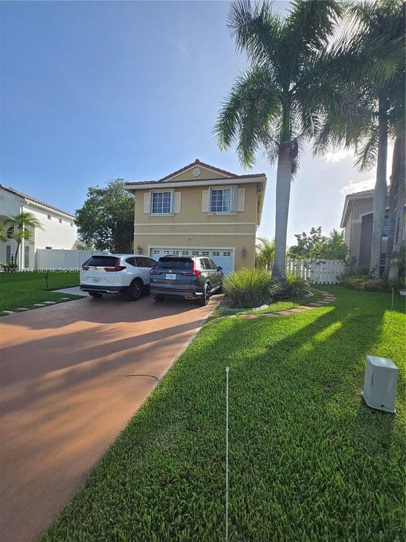 5+1 Müstakil ev — 19130 NW 10th St