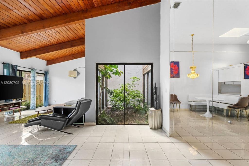 2+1 Mülk — 2679 S Parkview Dr