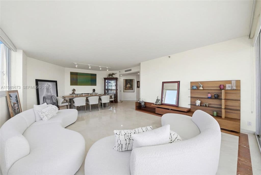 3+1 Condo — 3801 NE 207th St APT 1203