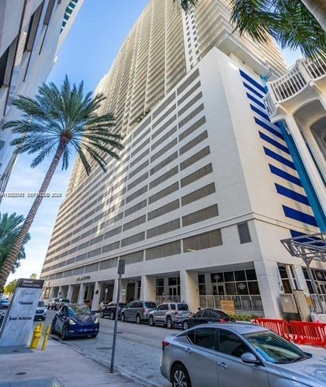1-bedroom Condo — 1200 Brickell Bay Dr APT 3206