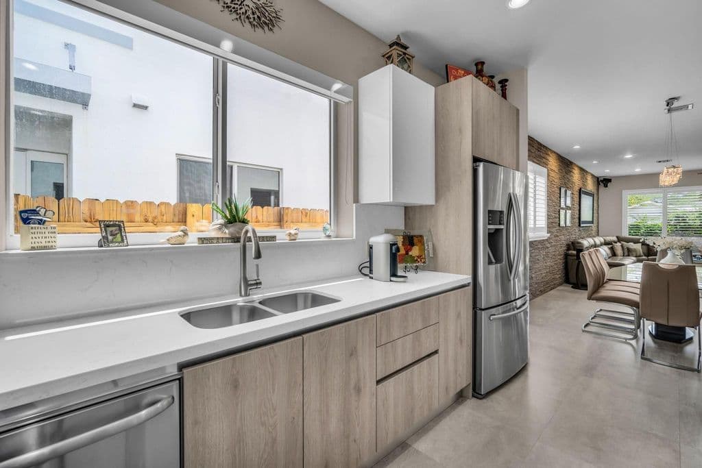 3-bedroom Property — 807 SW 7th Avenue